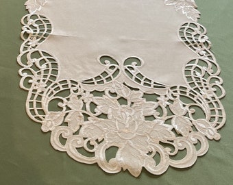 White  Embroidered Cutwork fretwork trellis Oval Table Runner flower head kitchen Dining Centre Piece Decorative Feature