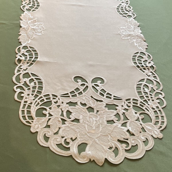 White  Embroidered Cutwork fretwork trellis Oval Table Runner flower head kitchen Dining Centre Piece Decorative Feature