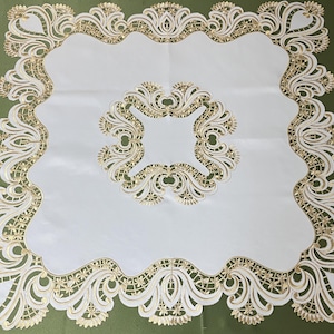 Mantel cuadrado con bordado de oro blanco y calado, mantel de base blanca para cocina, comedor, mantel decorativo bordado, decoración con calado intrincado