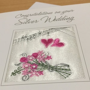 Carte d’anniversaire de mariage en argent brodé fait à la main Célébration des 25 ans Vingt-cinq Ekard UK Fait 25ème broderie
