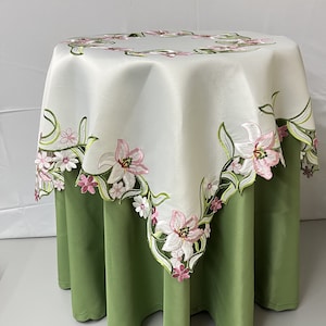 Rosa Grün Blumen Daisy Stickerei Quadrat Tischdecke gewölbte Kante Cutwork Küche Esszimmer Creme Basistuch