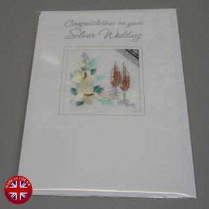 Carte d'anniversaire de mariage brodée en argent fabriquée à la main pour célébrer les 25 ans des 25 ans Ekard au Royaume-Uni