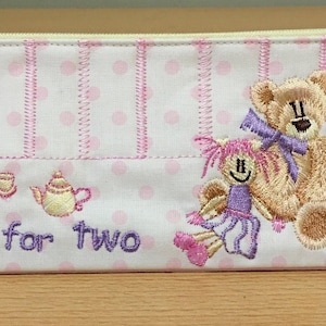 Enfant Étui à crayon brodé Thé pour deux stylos à pois roses Teddy Bear crayons règle filles doublure imperméable blanche pour enfants