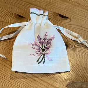 Lila Lila Englisch Lavendel bestickter Kordelzugbeutel 'Leinen Look' Stoff Hochzeit Gunsten