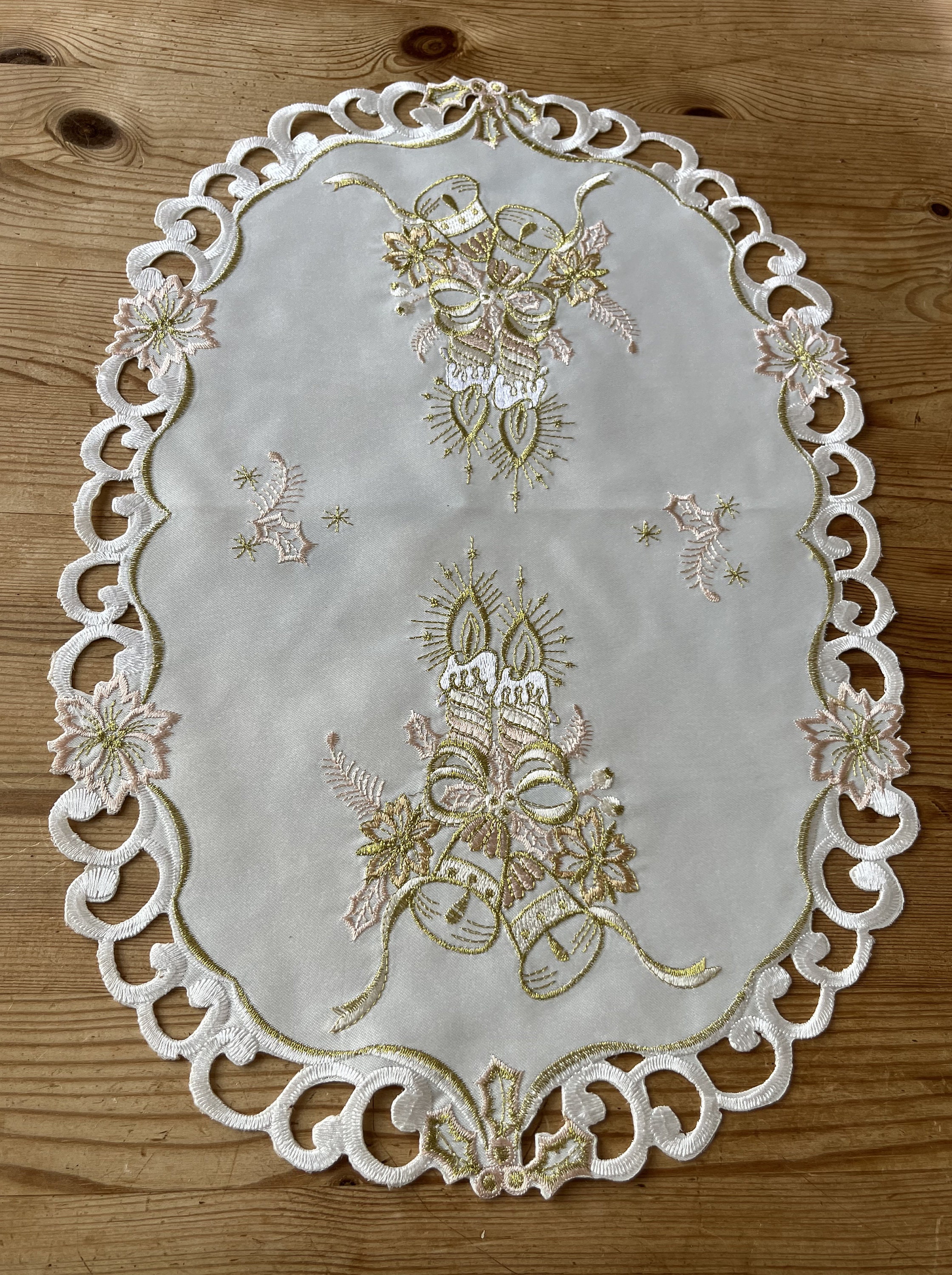 クリームゴールドベージュキャンドルクリスマスオーバル刺繍スカラップ