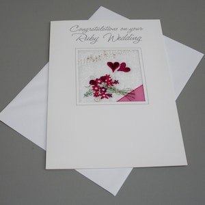 Carte de mariage rubis brodée faite main pour célébrer vos 40 ans d'existence, broderie bordeaux fabriquée au Royaume-Uni, félicitations pour les 40 ans d'Ekard