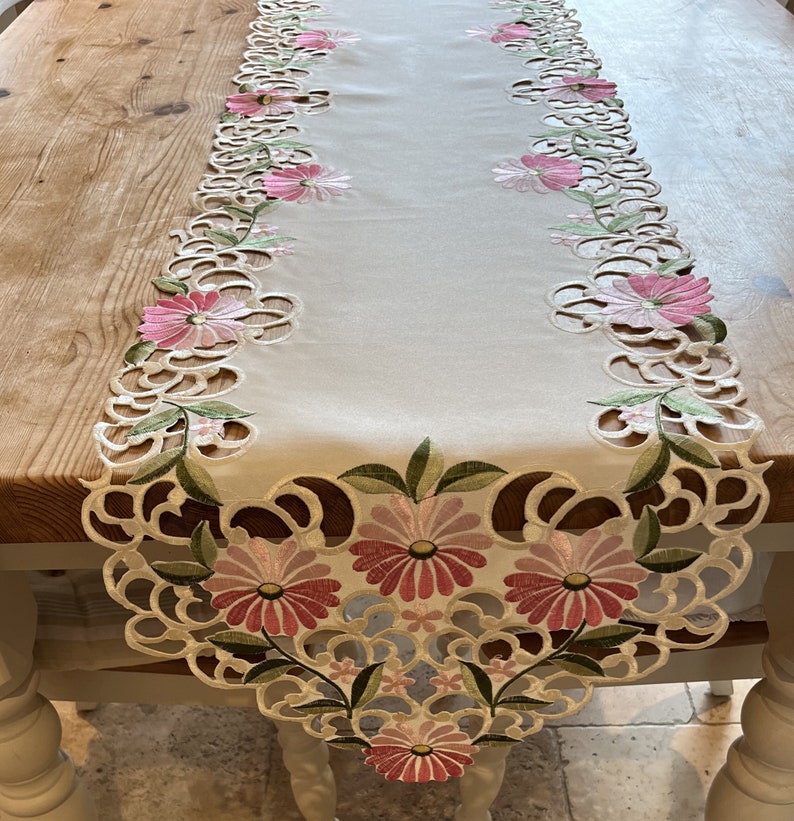 Pink Green Gold Daisy Floral Embroidery Sharp Pointed Table Runner ...