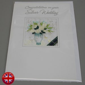Carte d'anniversaire de mariage brodée en argent fabriquée à la main pour célébrer les 25 ans des 25 ans Ekard au Royaume-Uni