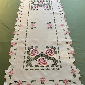 新品 ピンク グリーン ローズ 刺繍 テーブル ショート ランナー サイドボード コーヒー ホール ベッドルーム クリーム メイン ファブリック 刺繍 カット ワーク 装飾