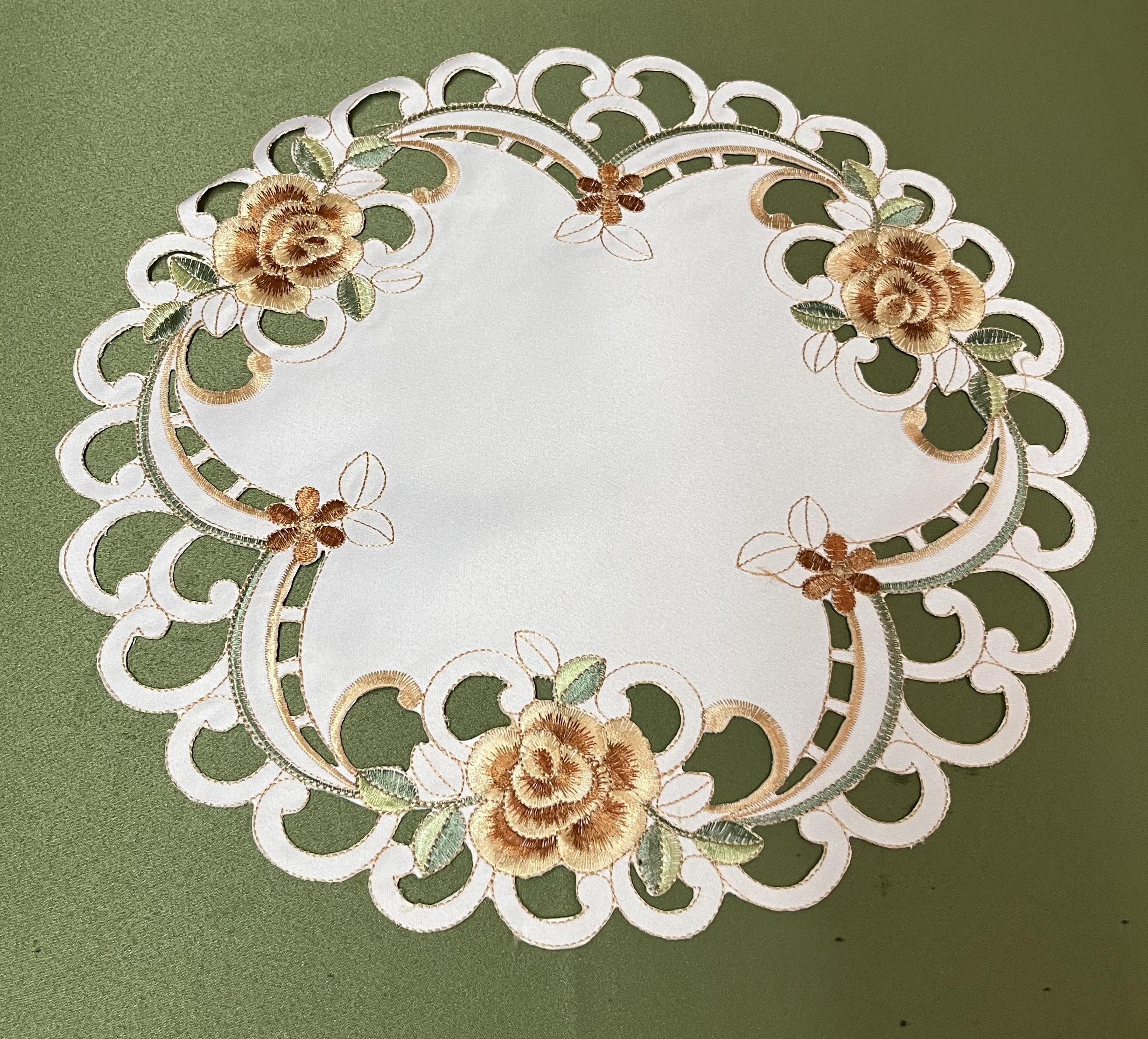 花柄刺繍 円形インテリア 花の刺繍が施された円形のテーブルセンターのカットワーク装飾