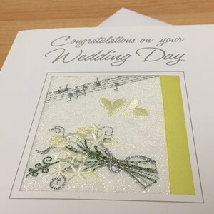 Broderie Félicitations sur la carte du jour du mariage Invitation faite à la main Répondre Ekard Ruban jaune Broderie