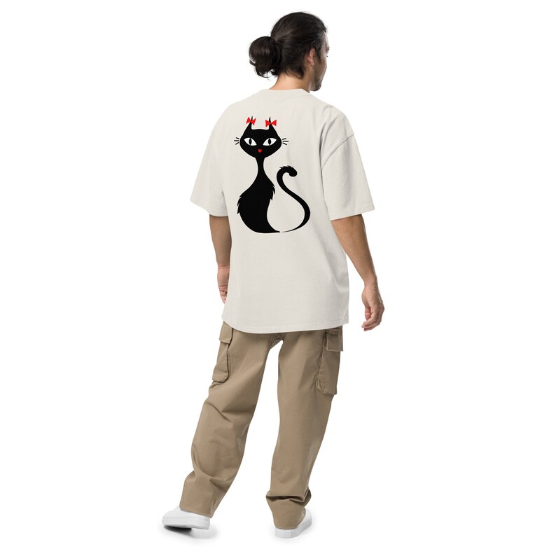 Oversized T-Shirt mit verwaschenem Look in Knochenfarben mit Print: Schwarze Katze