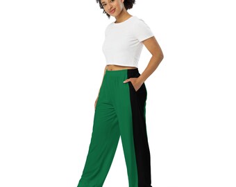 Unisex-Hose Grün mit weiten Beinen und Seitentaschen, sowie Schwarz-Seitenstreifen
