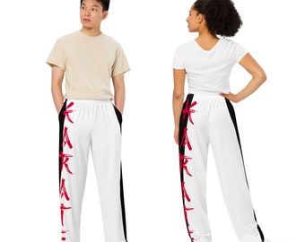 Unisex-Hose Weiß mit weiten Beinen und Seitentaschen, sowie Schwarz-Seitenstreifen mit Print KARATE