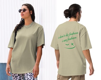 Oversized Unisex T-Shirt mit verwaschenem Look in Eucalyptus und Print: i don't do fashion i am fashion Smiley Zwinker