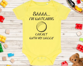 Shhh... Estoy viendo crecer cricket con mi bebé papá - Cricket Baby Vest