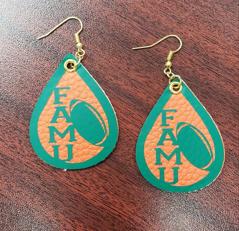 Pendientes de cuero personalizados con diseño de balón de fútbol, pendientes con la mascota del equipo. imagen 4