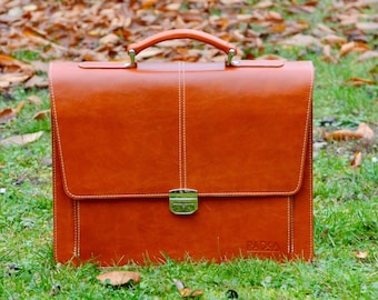 Handmade Leather Briefcase – Stylish Business Messenger Bag for Everyday Use