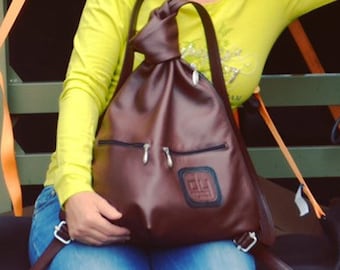 Mochila sostenible hecha a mano en piel italiana, diseñada para mujeres