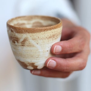 Rustikale Keramik Espressotasse, Keramikbecher, weiße Espressotasse, Steingut Espresso, handgemachte Kaffeetasse, Geschenk für Kaffeeliebhaber, Italien Espresso