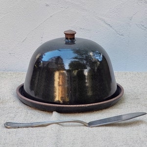 Beurrier en poterie noire