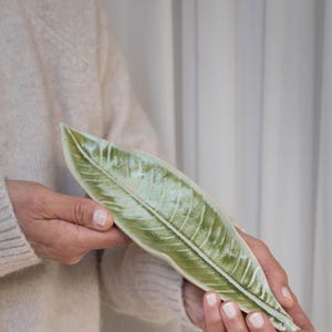 Sea-Foam Green Ring Plate, ceramic ring dish, Mother&#39;s day gift,  jewelry dish, ceramic leaf, wedding ring dish, anniversary gift