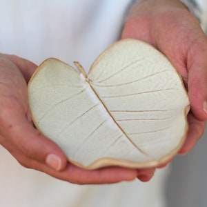 Wedding Favors, Ceramic Leaf Dish, White Ceramic Ring Dish, Ceramic Jewelry Dish, Girlfriend Gift, Gift For Her