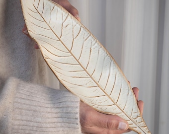Plat fait main feuille en céramique, porte-bijoux blanc crème