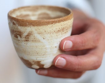 Tasse de poterie expresso, tasse blanche, tasse en céramique, tasse à café faite à la main, cadeau pour les amateurs de café, tasse à café rustique, tasse à expresso en grès