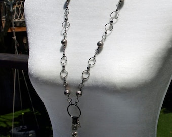 Collar porta credencial con cordón modelo 360, negro y gris