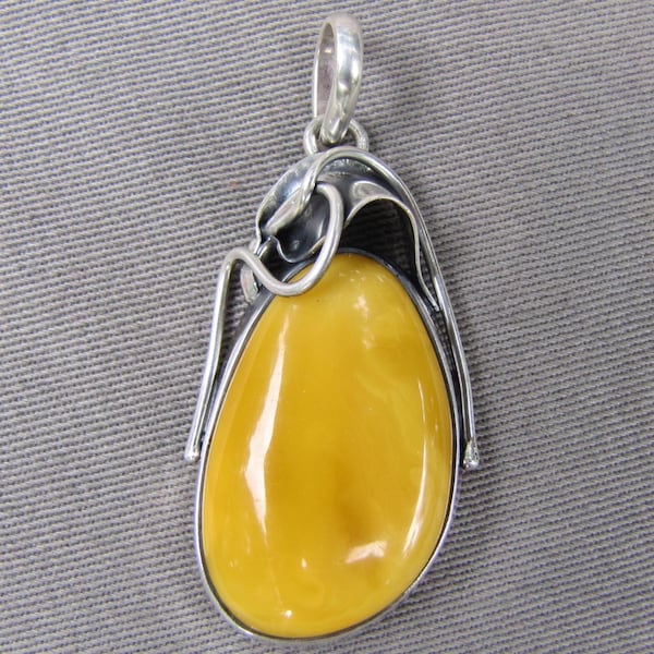Vintage botereigeel amber sterlingzilveren hanger