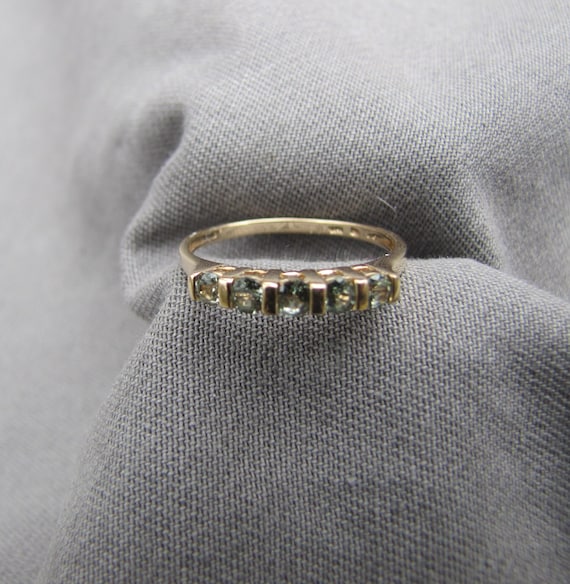 Vintage 10k green Chrysoberyl ring - image 1