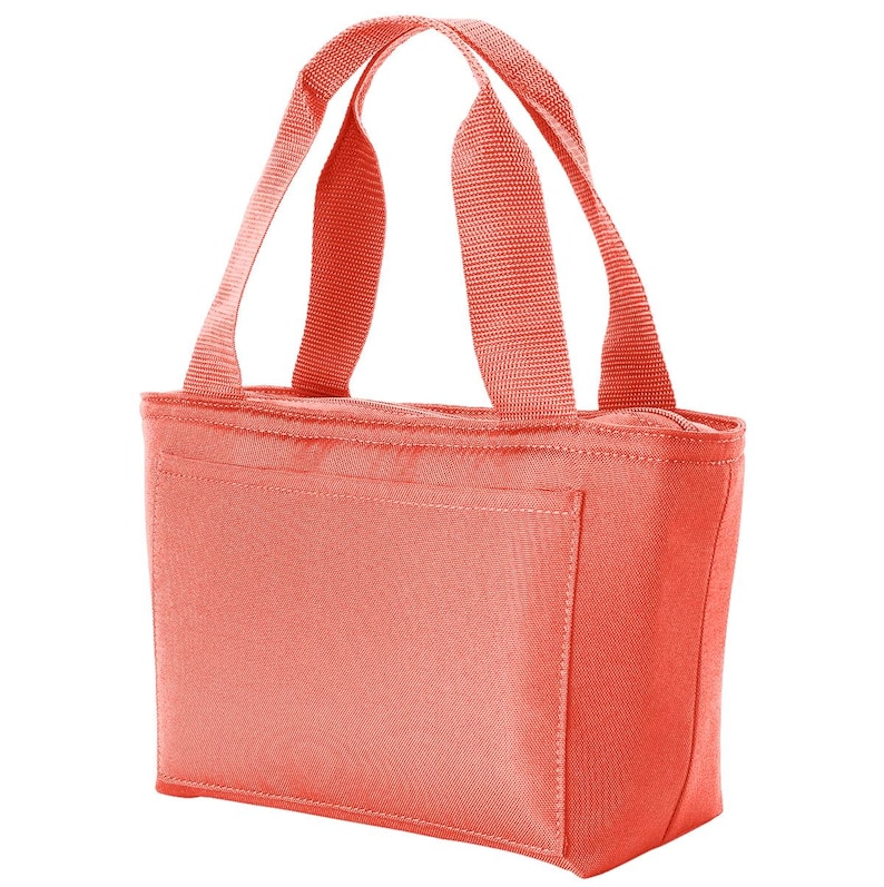 Puede incluir: Una bolsa de almuerzo aislada de color coral con dos asas superiores. La bolsa tiene una cremallera y un bolsillo frontal.