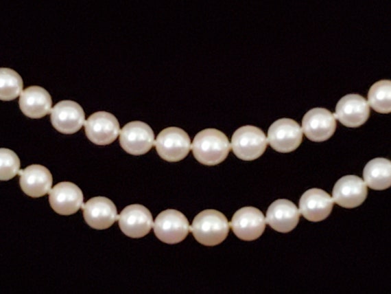 Beautiful Pearl Necklace - image 2