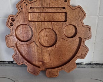 Plateau à roulettes fait main en bois d'acajou en forme d'engrenage
