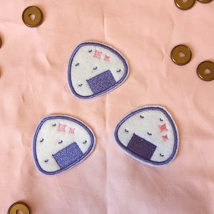 BÜGELBILD - Flauschige Onigiri Reisbällchen lebensmittel kawaii japan