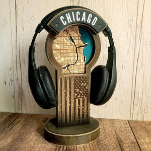 Support pour casque audio « Chicago » en bois antique, avec carte du centre-ville de Chicago