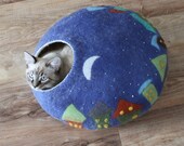 Felted cat bed. Cats Cave. Handmade Pet House.