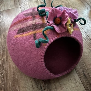 Felted cat bed/Cat cave/ Handmade pet house/ Natural undyed wool/ Cat furniture/ Pet gift /Handcrafted cat cave/ Only size L. Reade to ship