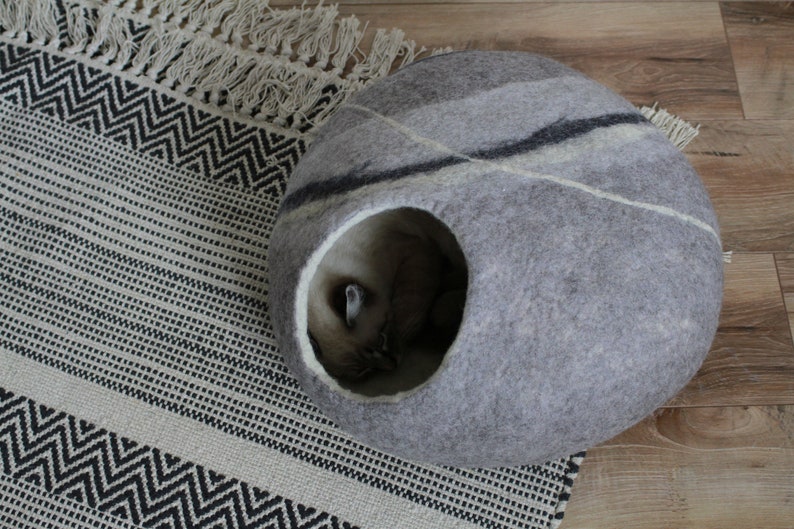 Eco friendly cat bed/ Cat cave/ Pet house/ Natural wool/ Modern cat cave/ Natural undyed wool/ Cat furniture/ Handcrafted cat bad/ image 1