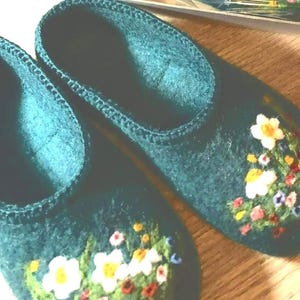 Woolen indoor slippers, Women&#39;s slippers, Perfect Gift idea, Warm indoor slippers, Felting woman slippers, leather sole, Needle work