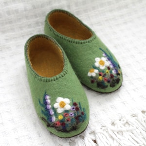 Green Spring Floral Women's Felted Slippers. Natural Eco-Friendly Wool. Leather sole. Perfect Gift for Women.