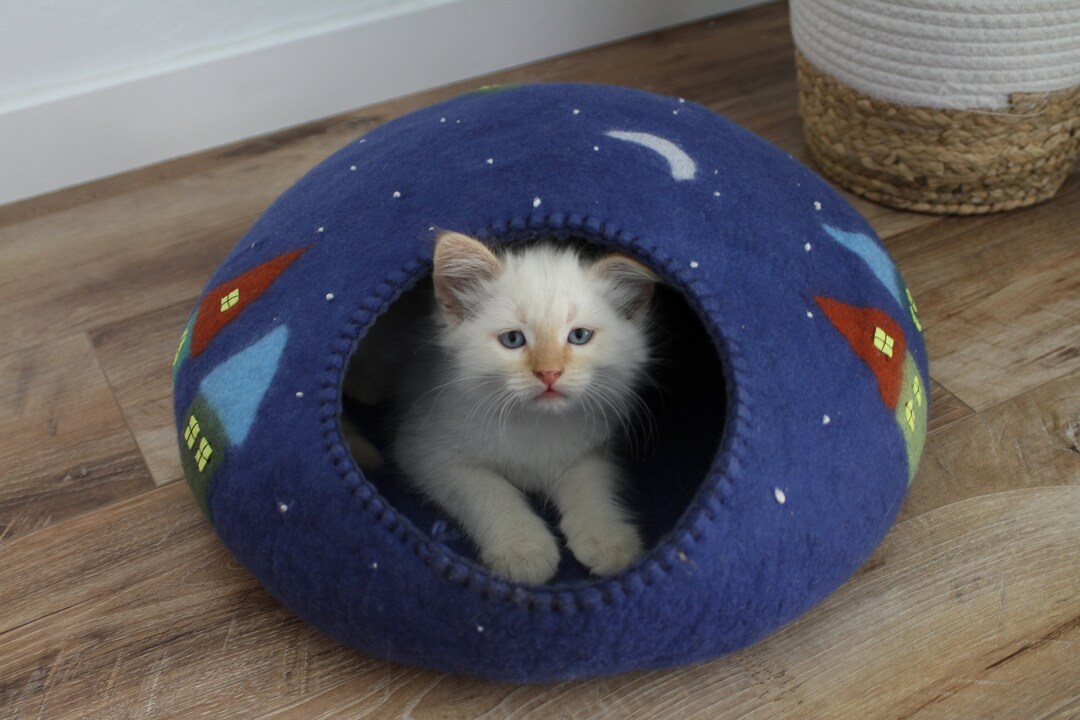 Pet Lover Gift/ Wool Cat House/ Eco Wool/ Gift Idea/ Dark Night Cat