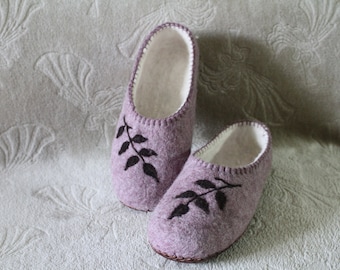 Felted slippers. Purple slippers. Natural wool. Gift slippers. Women's slippers. Women shoes. Slippers indoor.