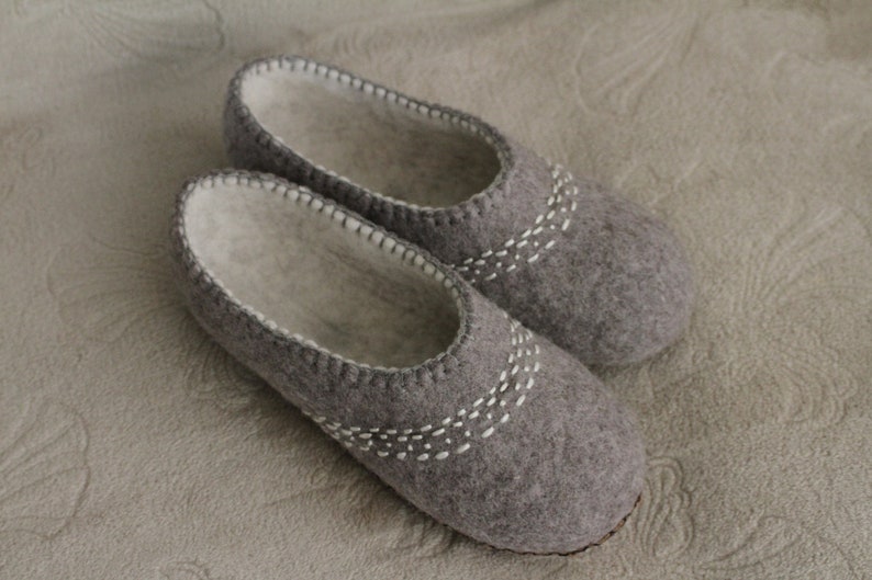 Natural undyed wool. Indoor slippers. Handcrafted women slippers. Gift idea. Eco friendly wool. Decorative slippers for home. Leather sole. image 2