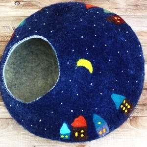 Felted cat bed/ Cats cave/ Gift pet house/ Kitty house/ Pet houses&#39;/ Eco friendly wool/Handcrafted cat bed/Pet house/Cat cave furniture/