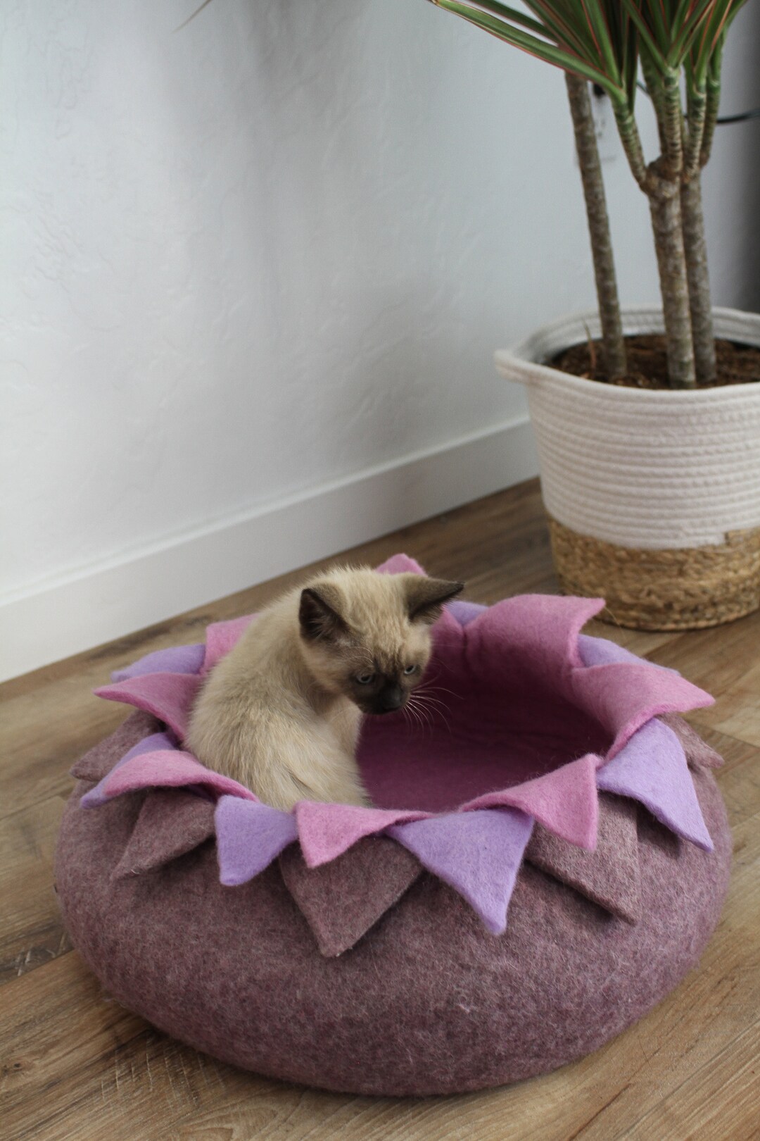 Wool Cat House/ Modern Cat Cave/ Pet Gift/ Eco Friendly Wool/ Cat
