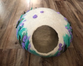 Floral felted cat cave/Cat bed Pet house/Gift idea/Felted cat house/Handcrafted cat bed/Natural undyed wool/Eco friendly wool/Cat furniture/