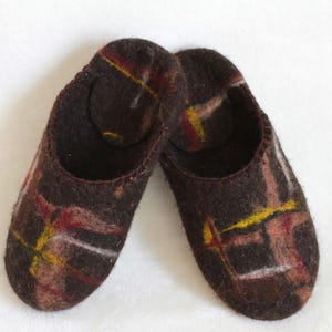 Dark Brown Marble Felted Slippers. Gifts for Men. Natural Undyed Wool. Eco Friendly Wool Indoor Slippers. Perfect Gift for Father&#39;s Day.