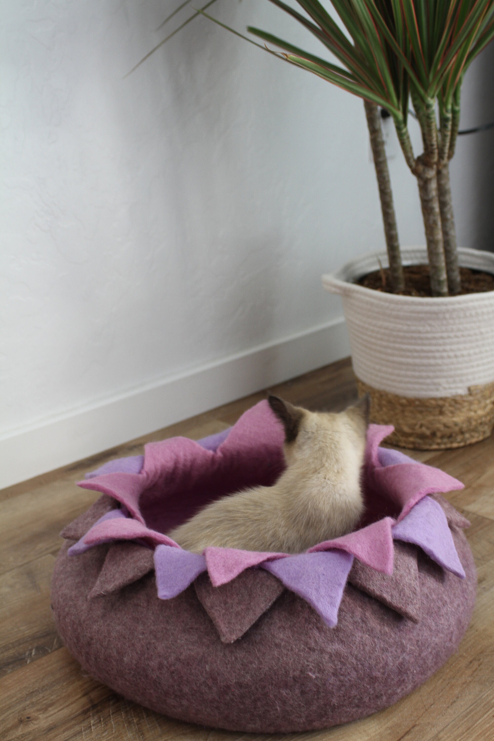 Wool Cat House/ Modern Cat Cave/ Pet Gift/ Eco Friendly Wool/ Etsy